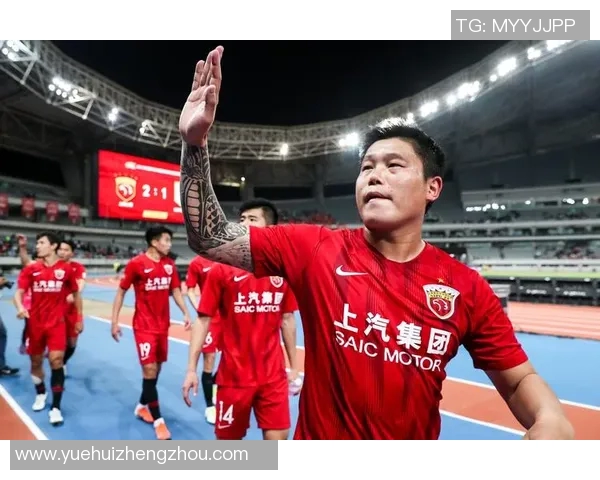 上港足球明星蔡慧康的成长之路与职业生涯精彩瞬间回顾